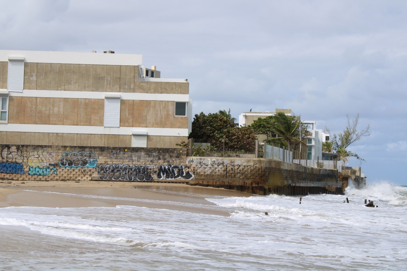 El área de Ocean Park en San Juan, Puerto Rico es uno de los ejemplos de erosión costera de la capital. 