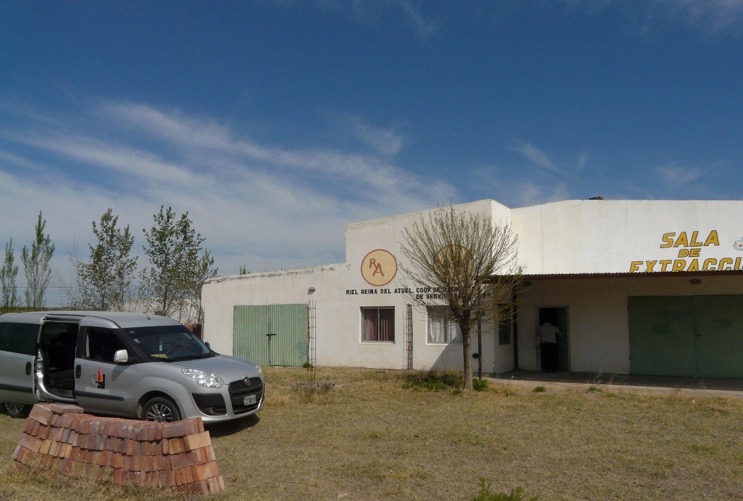 Sala de extracción de miel de Algarrobo del Águila